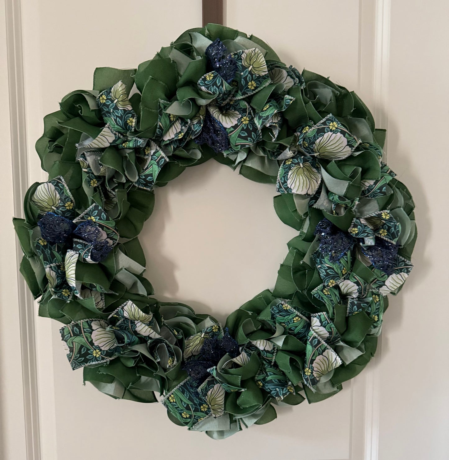 a. Spring Wreath of Burlarp Dark Green