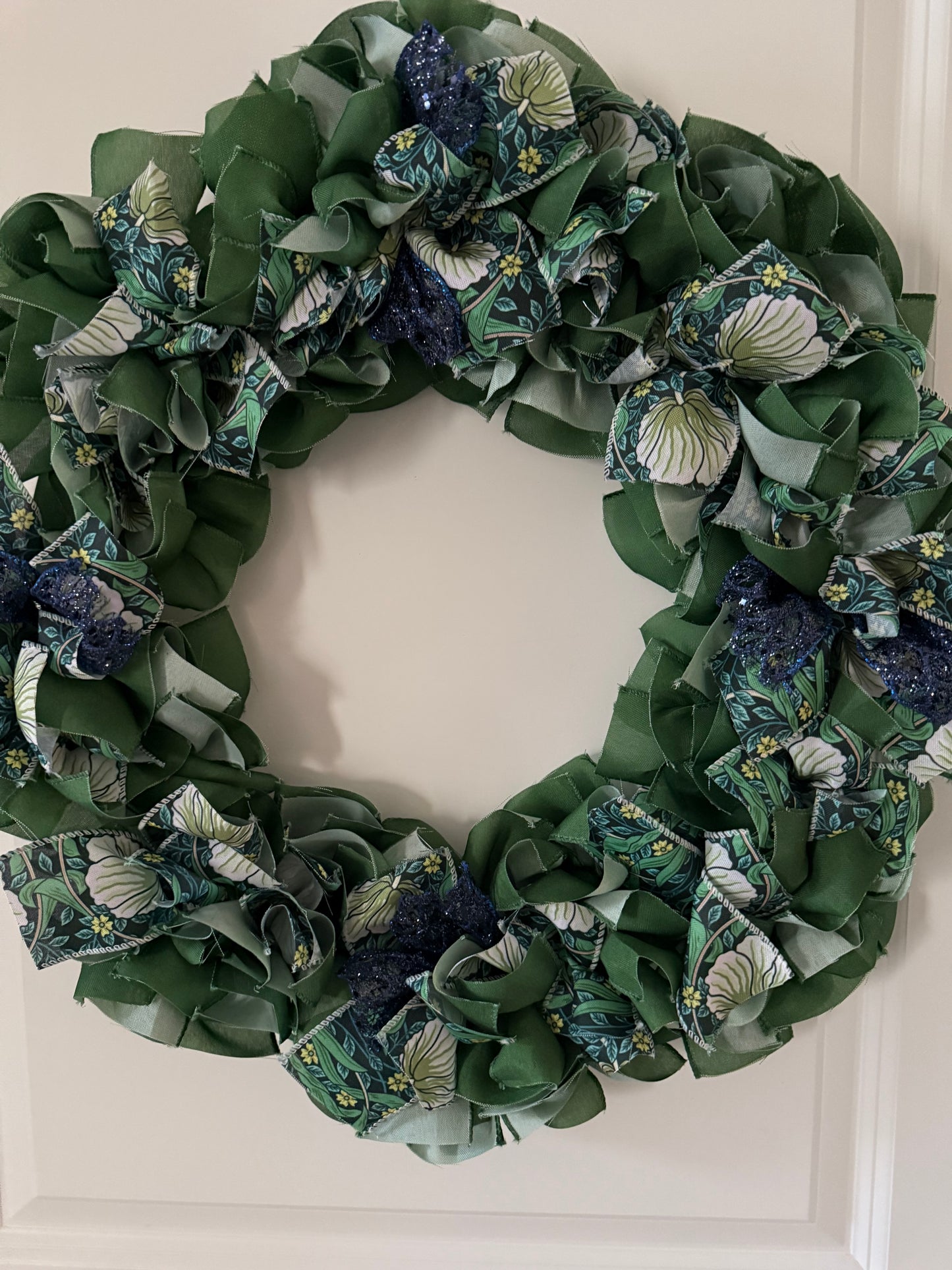 a. Spring Wreath of Burlarp Dark Green