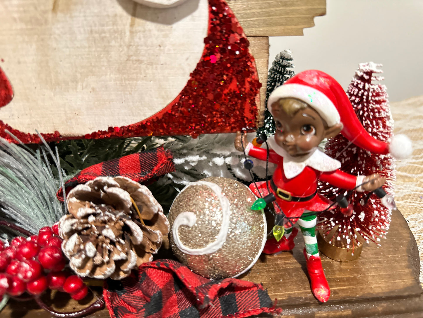 Christmas Tabletop - Santa Claus, Elf, and Gift Decor - Merry Christmas 1A